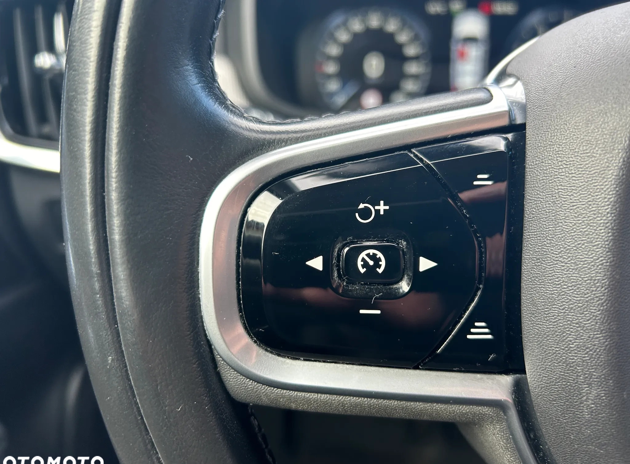 Volvo V90 Cross Country cena 142677 przebieg: 160000, rok produkcji 2019 z Kielce małe 596